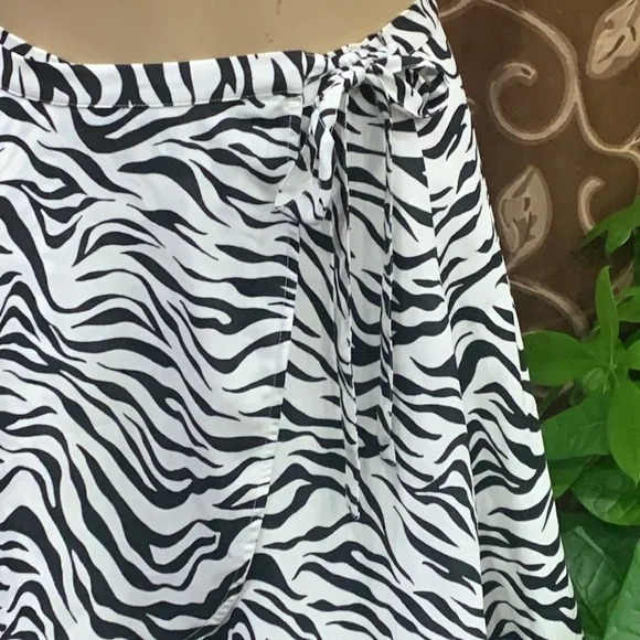 ❤️ Aritzia Sunday Best Wrap Skirt - Picture 2 of 5